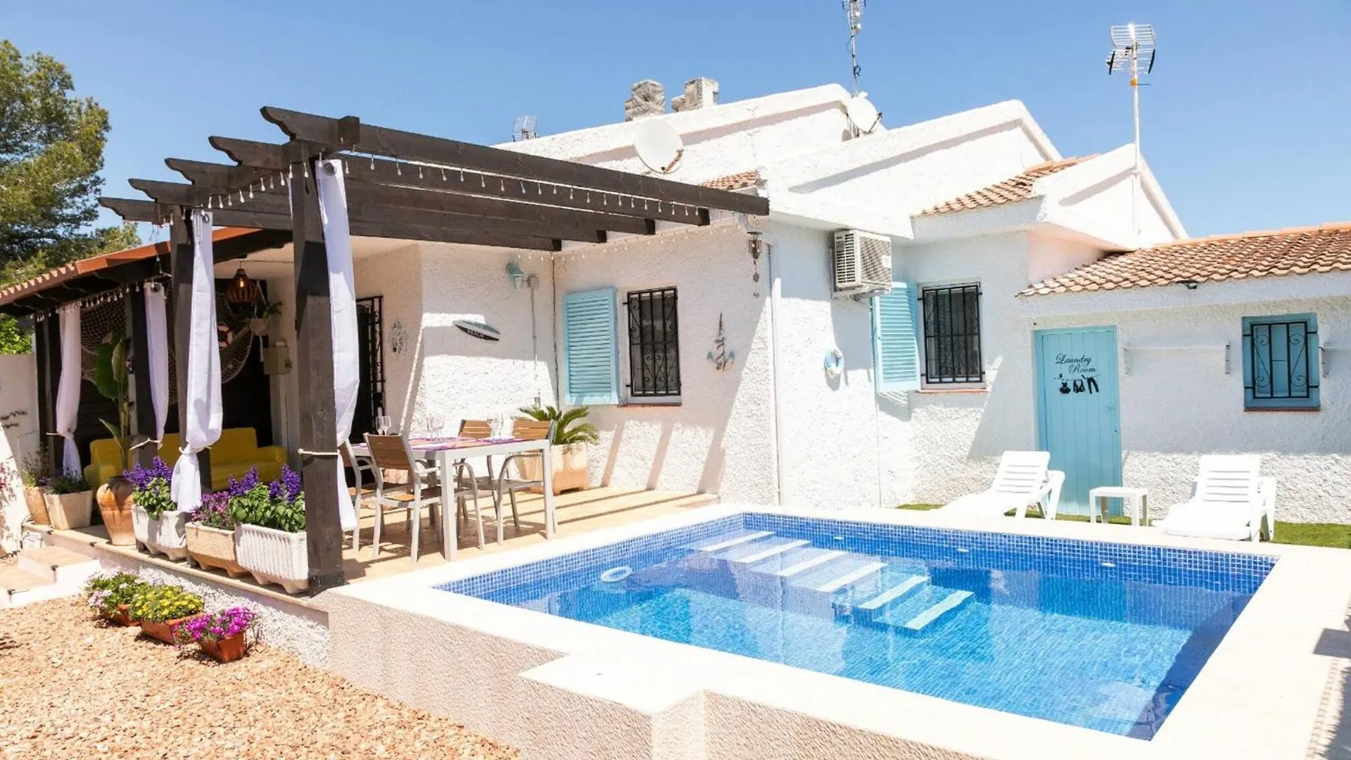 Agustina - Casa Adosada En Riumar Con Jardin, Barbacoa Y Cerca Del Mar - Deltavacaciones Spain